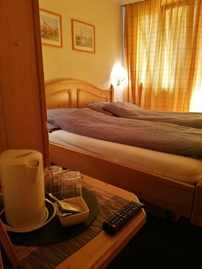 Petit Helvetia Budget Hotel 采尔马特 外观 照片